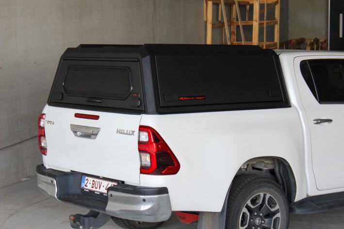 Das LX auf Toyota Hilux DC.
