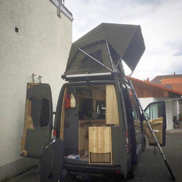 Jimba-Jimba auf Wohnmobil. 