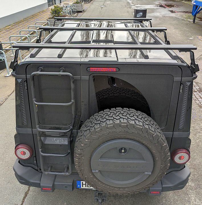 Ideale Aufteilung z.B. für Dachzeltmontage.